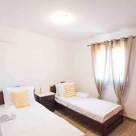 Iris 2 Villa *