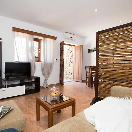 Iris 2 Villa *